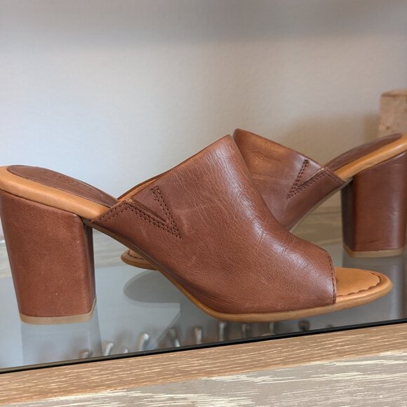 Clarks Brown Mule Shoes - Picture 3 of 9